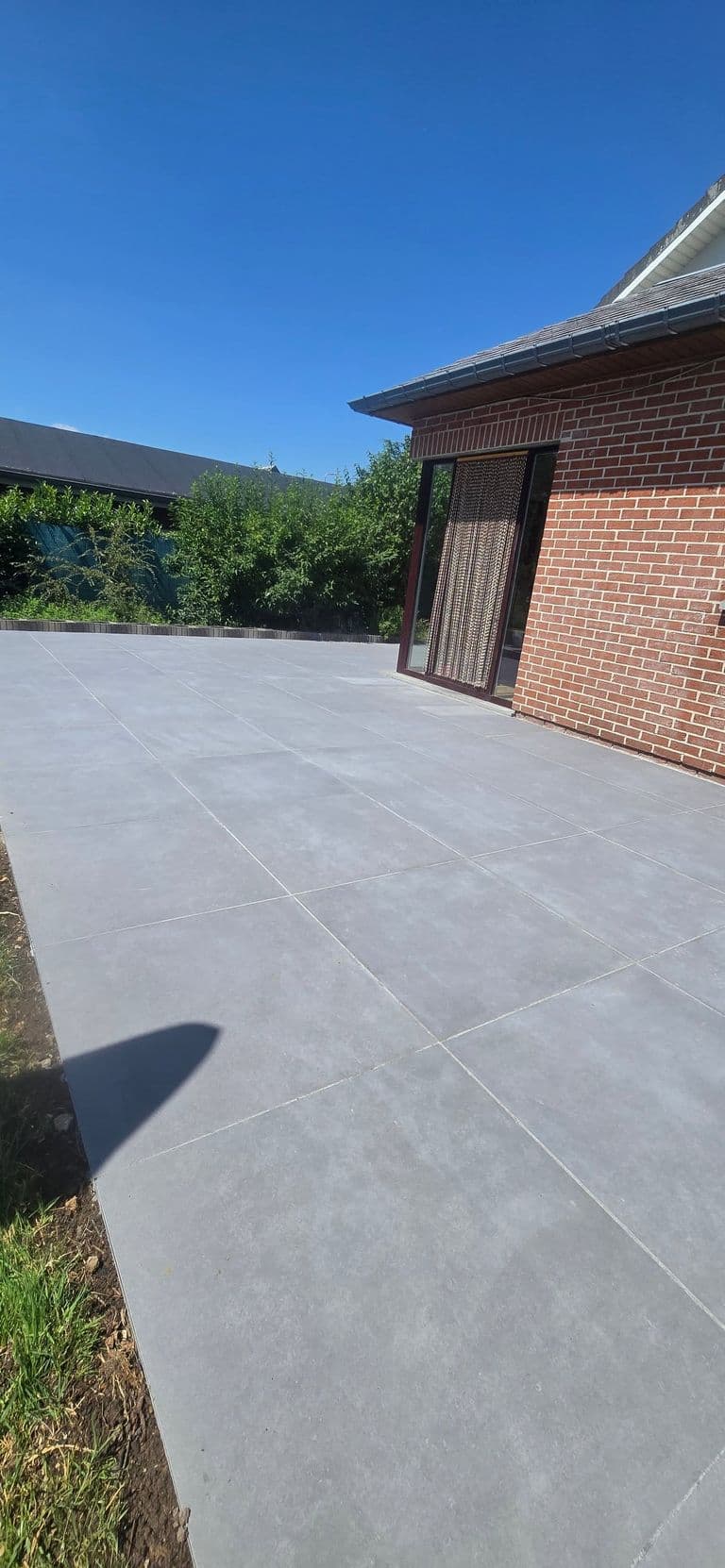 Terrasse en dalles 80 × 80 — fin de chantier (9)
