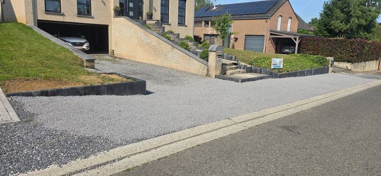 Escalier et terrasse en pierre bleue — fin de chantier (1)