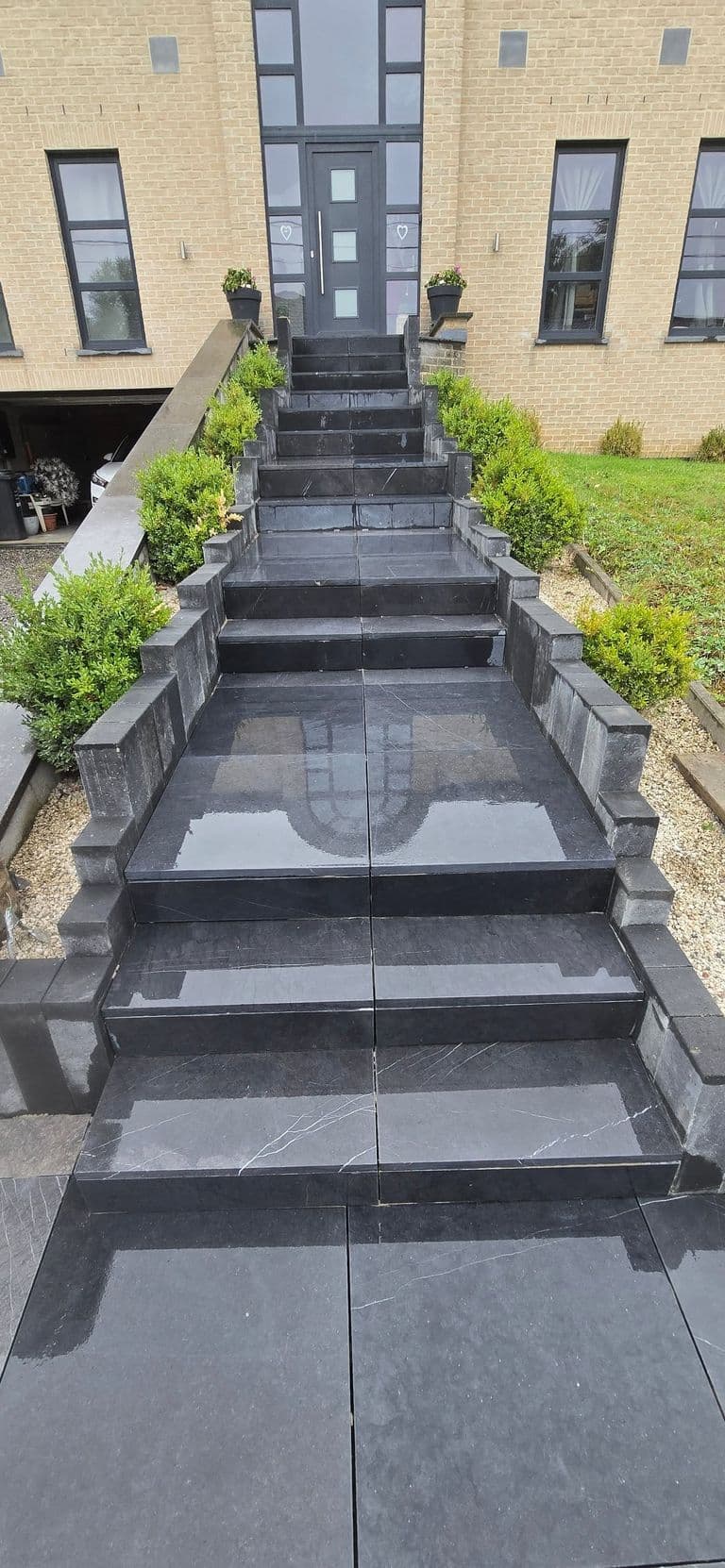 Escalier et terrasse en pierre bleue — fin de chantier (6)