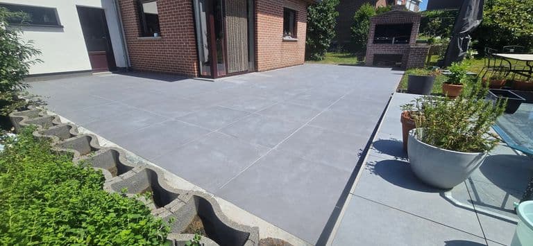 Terrasse en dalles 80 × 80 — fin de chantier (16)